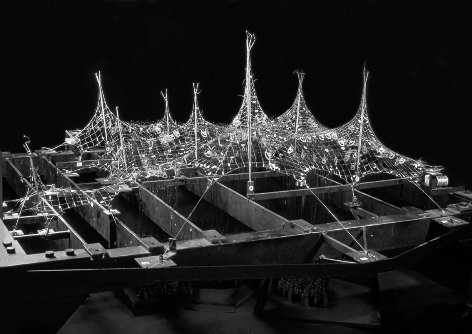 Modelo de rede de cabos de Frei Otto