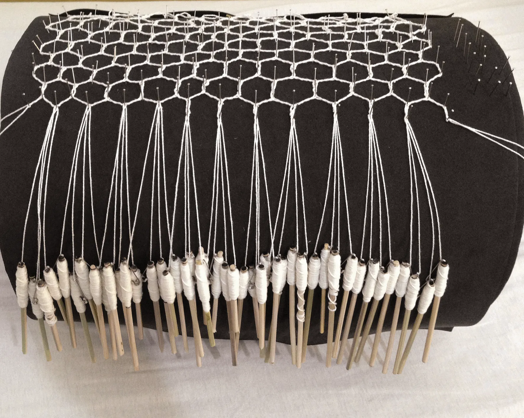 Klöppelspitzennetz für das Modell