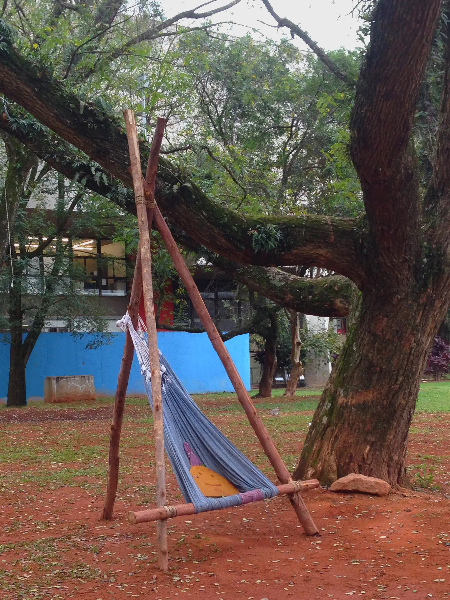 Improvisierte Hängematte an der FAU-USP