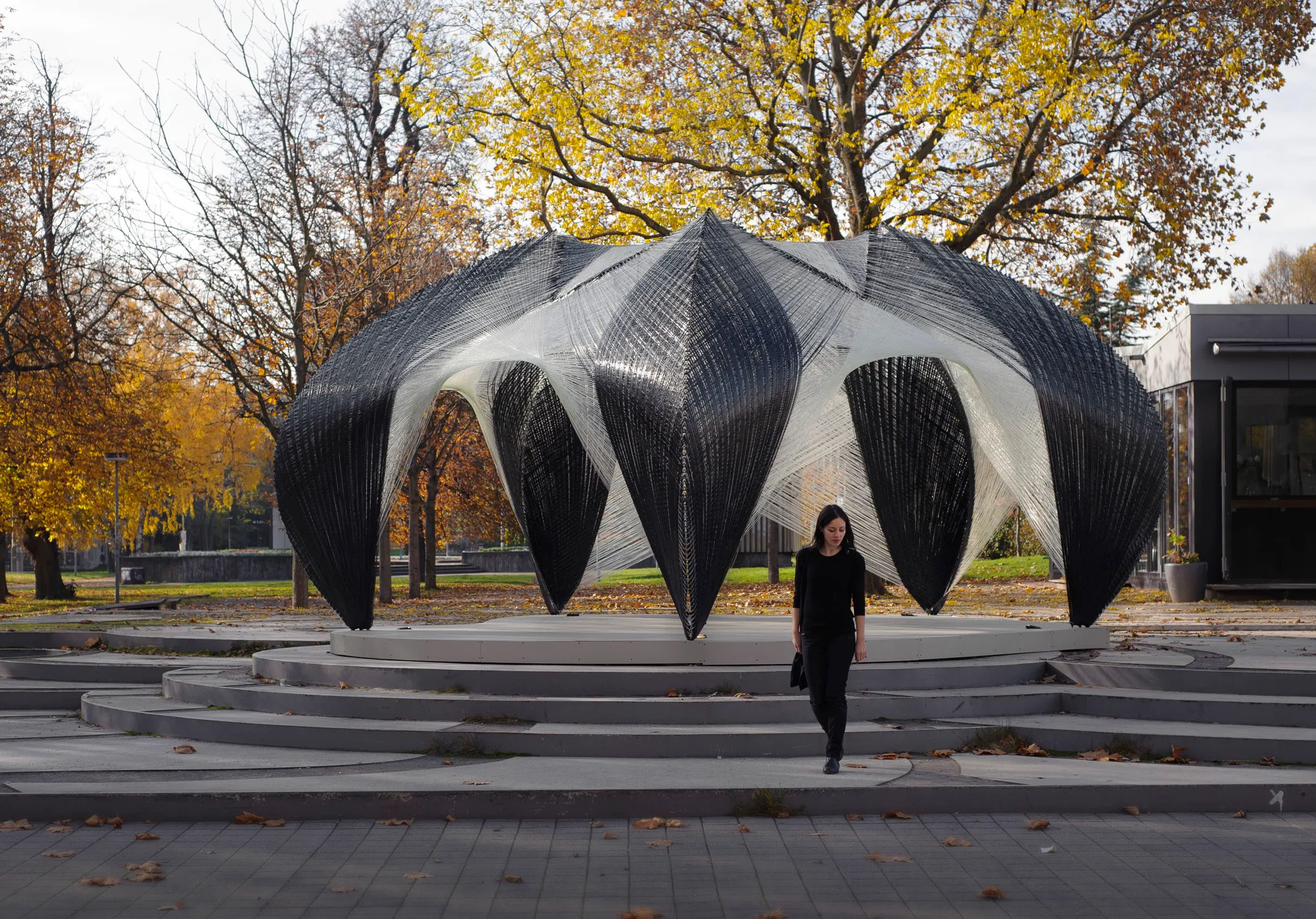 ICD/ITKE Research Pavilion 2012, robotisch gefertigte Schale aus dünnem Sperrholz