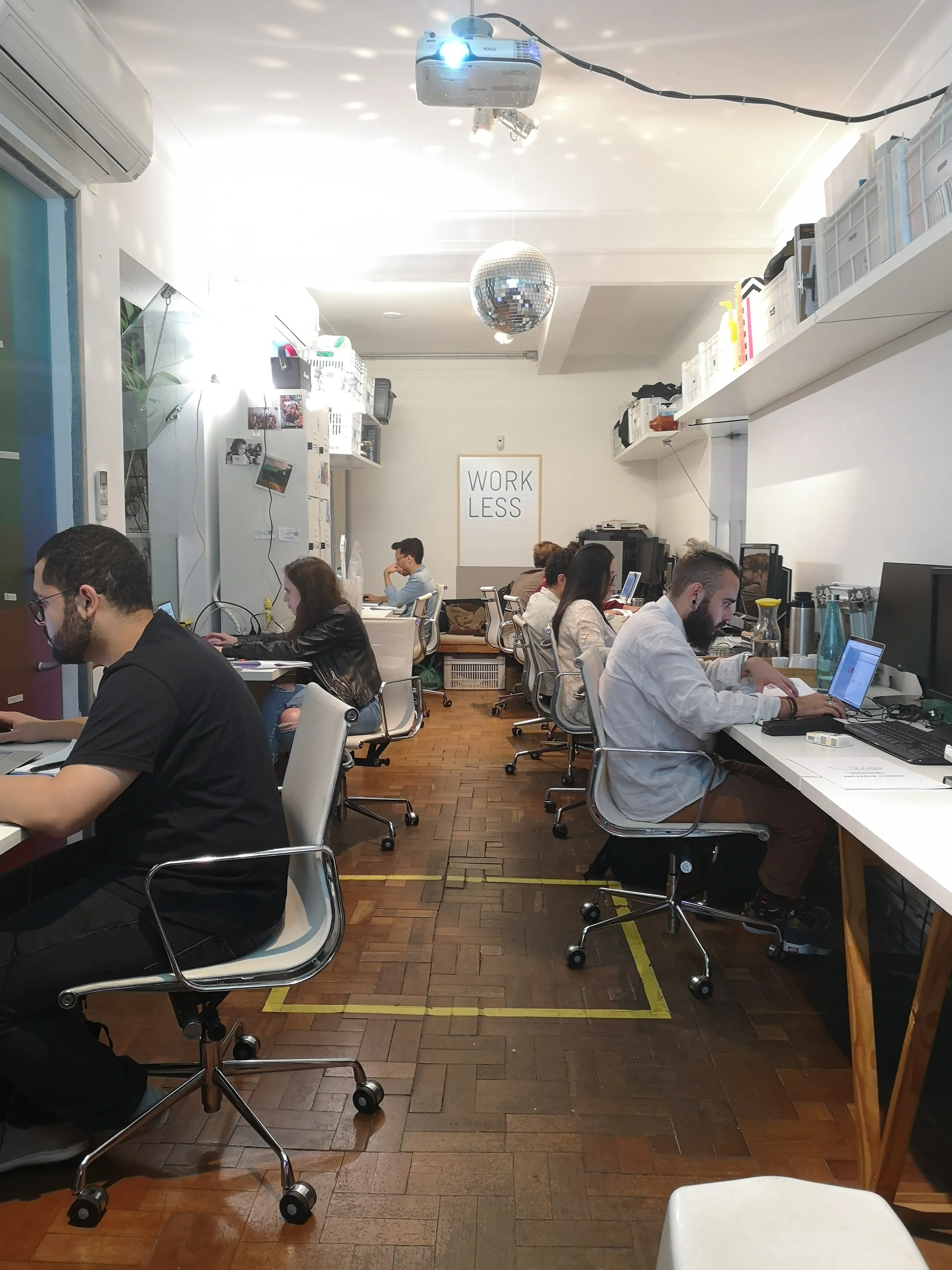 Participantes trabalhando em definições de Grasshopper